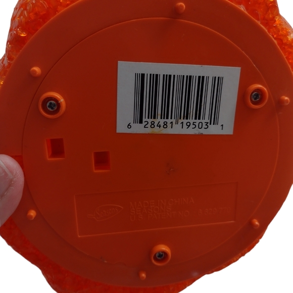 Vintage melted plastic 9.5" pumpkin or jack-o'-lantern. Halloween!Missing cord. - Picture 4 of 7